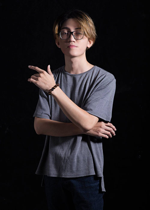 Có khả năng sáng tác, Tùng Dương đã mang đến cuộc thi The Debut loạt ca khúc anh viết như "Baby, I don’t like your homie", "Lớn lên".