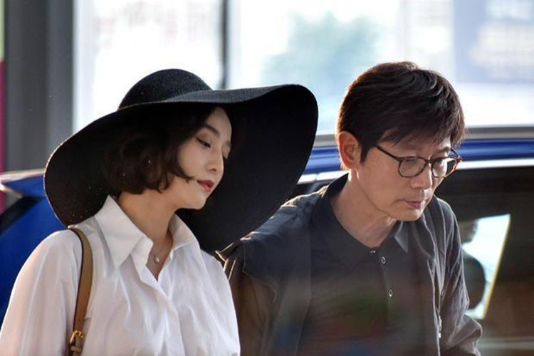 Từ tháng 6 đến nay, liên tục có thông tin Phạm Băng Băng bị bắt vì scandal trốn thuế. Trước khi ồn ào xảy ra, hình ảnh nữ diễn viên trên phim trường "Điện thoại di động 2" từng gây chú ý. Ảnh: Sohu