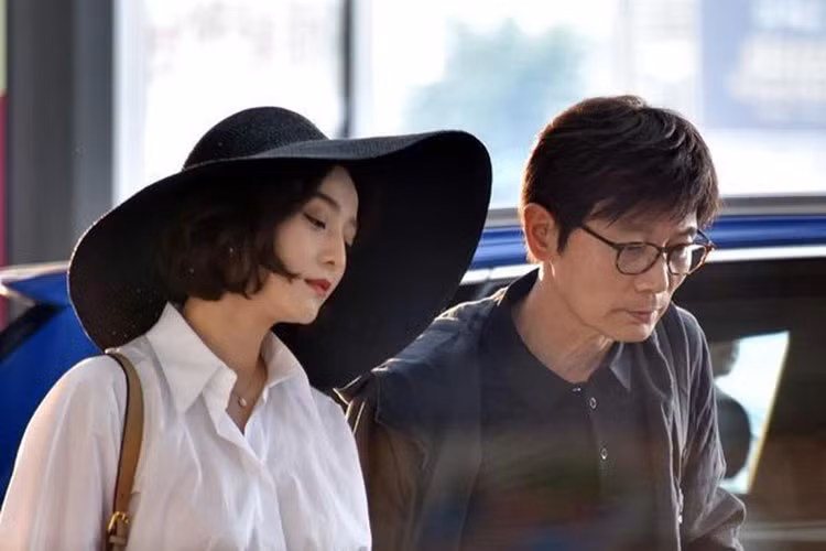 Từ tháng 6 đến nay, liên tục có thông tin Phạm Băng Băng bị bắt vì scandal trốn thuế. Trước khi ồn ào xảy ra, hình ảnh nữ diễn viên trên phim trường "Điện thoại di động 2" từng gây chú ý. Ảnh: Sohu