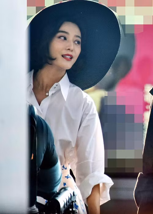 Năm 2003, Phạm Băng Băng đóng phim "Cellphone" (Điện thoại di động) của đạo diễn Phùng Tiểu Cương. Năm 2018, cô tiếp tục góp mặt trong phần 2. Ảnh: Sohu