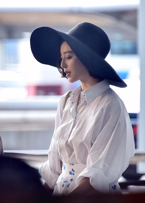 Theo MC Thôi Vĩnh Nguyên, Phạm Băng Băng sử dụng hợp đồng âm dương khi đóng "Điện thoại di động 2". Ảnh: Sohu