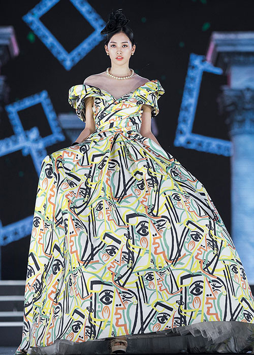 Người đẹp đến từ Quảng Nam trải qua không ít hoạt động của cuộc thi Hoa hậu Việt Nam 2018 trước khi lên ngôi hoa hậu.