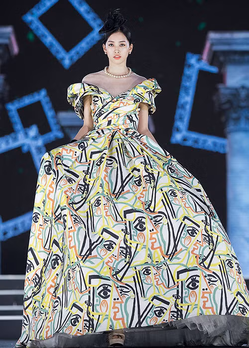 Người đẹp đến từ Quảng Nam trải qua không ít hoạt động của cuộc thi Hoa hậu Việt Nam 2018 trước khi lên ngôi hoa hậu.