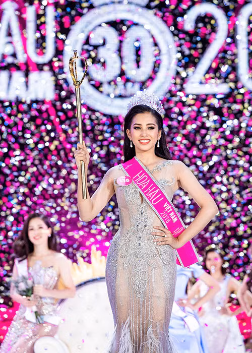 Nhin lai hanh trinh len ngoi cua Hoa hau Viet Nam Tran Tieu Vy