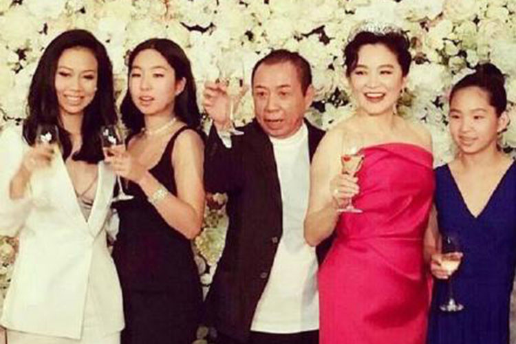 Lâm Thanh Hà nổi tiếng là người mẹ kế yêu thương con chồng. Ảnh: Tân hoa xã