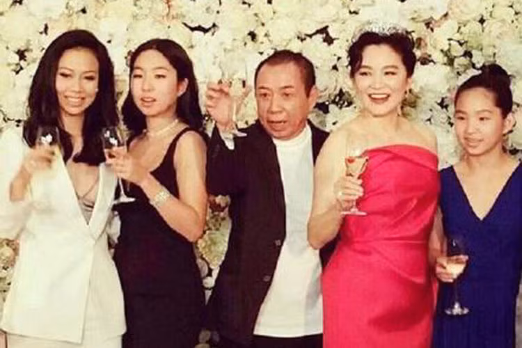 Lâm Thanh Hà nổi tiếng là người mẹ kế yêu thương con chồng. Ảnh: Tân hoa xã