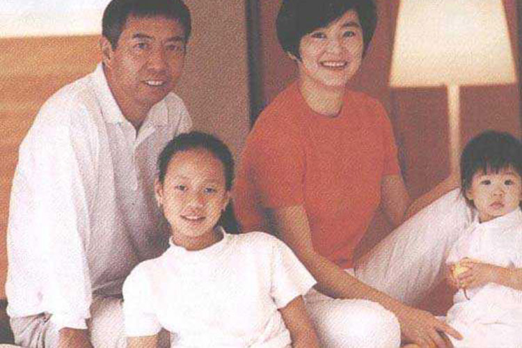 Trước câu hỏi tại sao chọn Hình Lý Nguyên - người đàn ông không những có ngoại hình kém sắc mà còn từng có vợ và con, thay vì bạn trai lâu năm Tần Hán, Lâm Thanh Hà cho hay vì Hình Lý Nguyên tôn trọng và tin tưởng cô. Ảnh: Sina