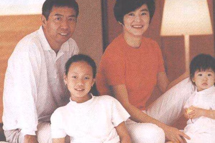 Trước câu hỏi tại sao chọn Hình Lý Nguyên - người đàn ông không những có ngoại hình kém sắc mà còn từng có vợ và con, thay vì bạn trai lâu năm Tần Hán, Lâm Thanh Hà cho hay vì Hình Lý Nguyên tôn trọng và tin tưởng cô. Ảnh: Sina