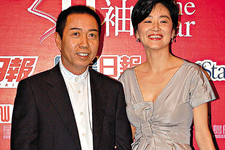 Những năm gần đây, mỹ nhân Hong Kong một thời thường xuyên dự sự kiện bên ông xã. Ảnh: Appledaily