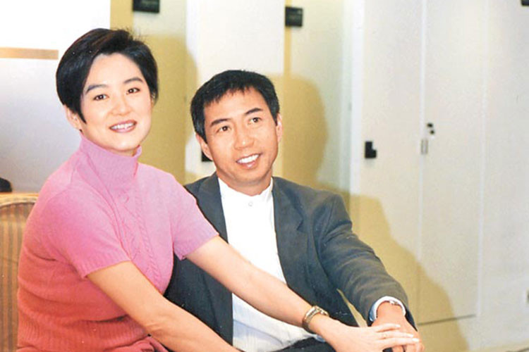 Nàng Đông Phương Bất Bại của "Tiếu ngạo giang hồ" được ông xã hết mực cưng chiều. Năm 2014, Hình Lý Nguyên bỏ ra 96 triệu USD xây biệt thự rộng 5.000 mét vuông tại Hong Kong như món quà tặng cho Lâm Thanh Hà nhân dịp sinh nhật lần thứ 60. Ảnh: Chinatimes