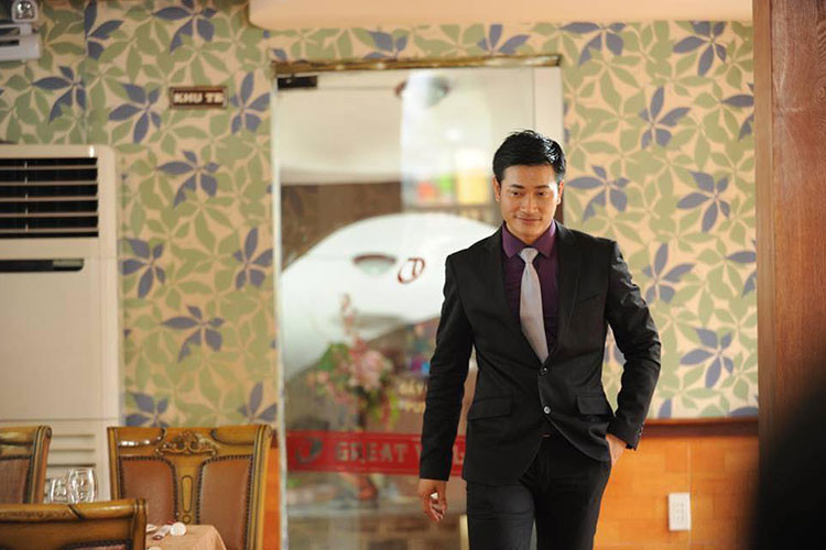 Sinh năm 1990, chồng sắp cưới của Đặng Thu Thảo rất điển trai, phong độ.