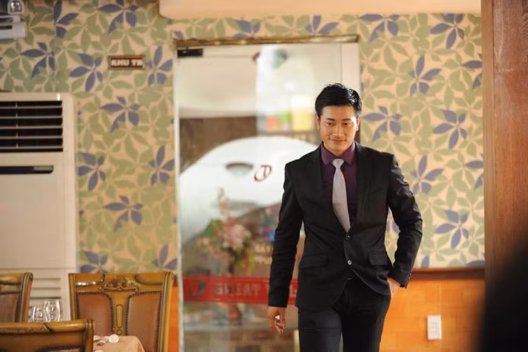 Sinh năm 1990, chồng sắp cưới của Đặng Thu Thảo rất điển trai, phong độ.