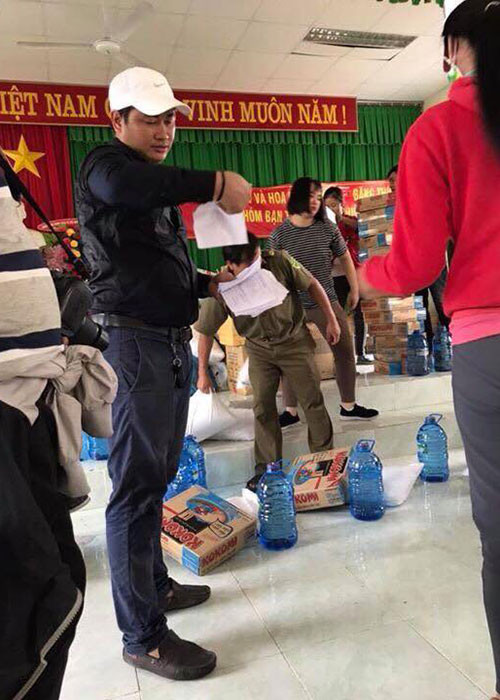 Doanh nhân Phúc Thành luôn ủng hộ Đặng Thu Thảo, đặc biệt thường xuyên hỗ trợ cô trong các hoạt động từ thiện.