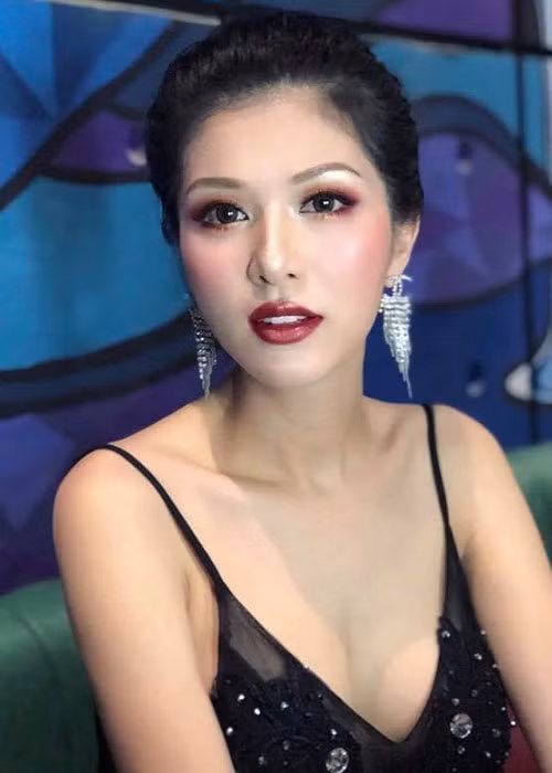 Oanh Yến cũng không hề giấu giếm chuyện cô từng yêu người đàn ông đã có gia đình. Khi biết là người thứ ba, Oanh Yến quyết định chia tay dù lúc đó đang mang thai. Giống Ngọc Trinh, Oanh Yến biết bản thân sai khi làm người thứ ba.