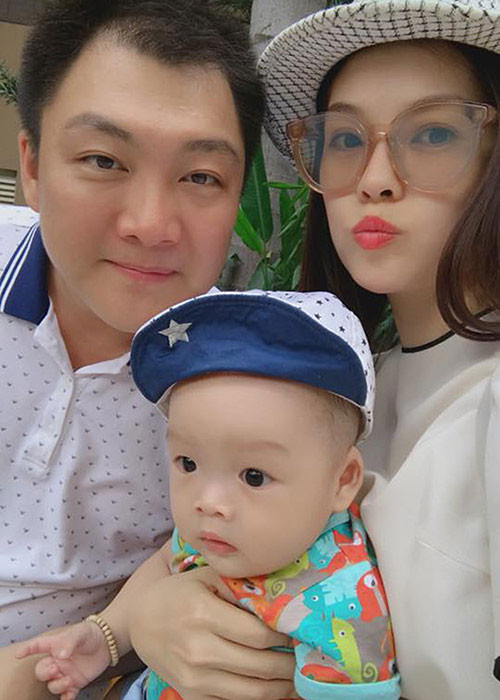 Dương Cẩm Lynh được chồng chiều chuộng, yêu thương. Cô và ông xã còn có với nhau một cậu con trai kháu khỉnh. Ảnh: FBNV