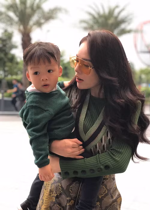 Dường như đường tình duyên của Dương Cẩm Lynh khá lận đận. Ảnh: FBNV