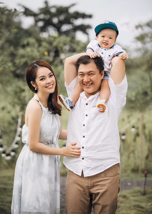 Mới đây, Dương Cẩm Lynh bất ngờ tiết lộ trên Vietnamnet, cô và ông xã Anh Khoa đã chia tay được 3 tháng vì bất đồng quan điểm trong cuộc sống. Ảnh: Zing