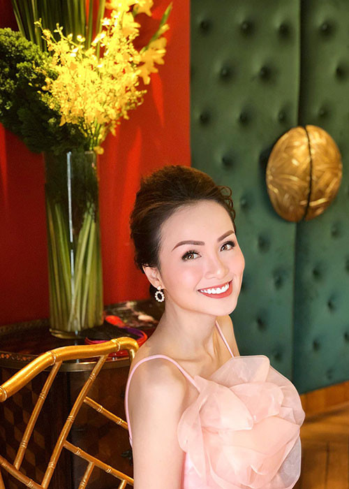 Sau khi sinh con, Diễm Hương ngày càng đẹp mặn mà. Ảnh: FBNV