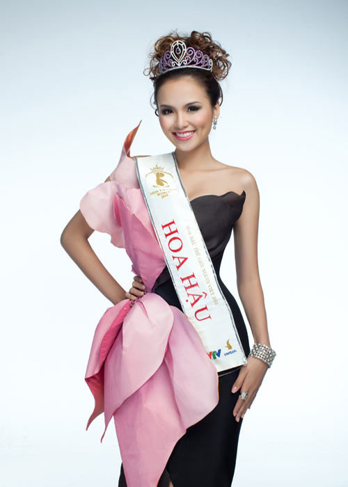 Thời điểm đăng quang, Diễm Hương được khen ngợi nhan sắc đầy ngọt ngào. Ảnh: Nguoilaodong