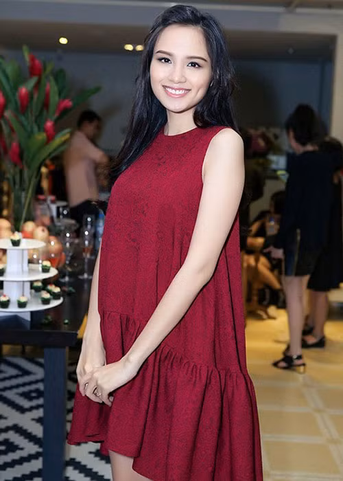 Thời gian mang bầu, Diễm Hương khéo léo giữ được vẻ tươi tắn. Ảnh: Vietnamnet