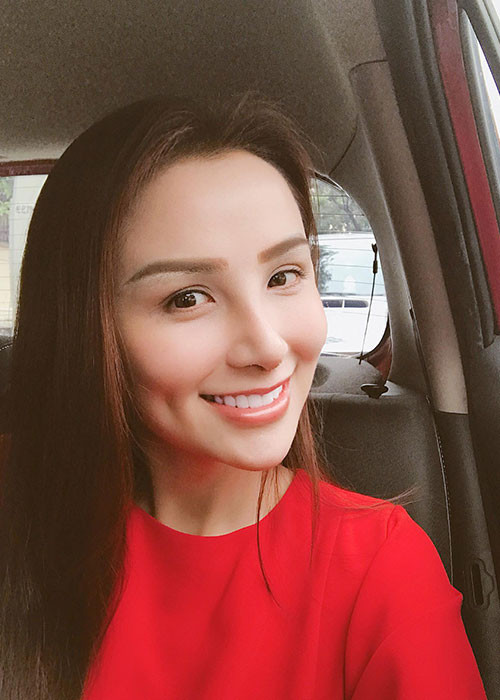 Tuy nhiên, gần đây, Diễm Hương liên tục xuất hiện với gương mặt khác lạ. Ảnh: FBNV