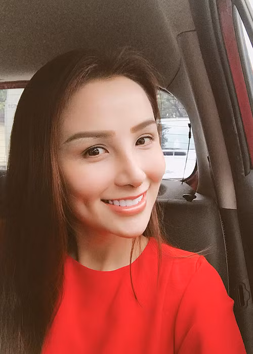 Tuy nhiên, gần đây, Diễm Hương liên tục xuất hiện với gương mặt khác lạ. Ảnh: FBNV