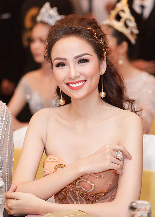 Hình ảnh Diễm Hương khoe vẻ gợi cảm tại một sự kiện đầu năm 2018. Ảnh: FBNV