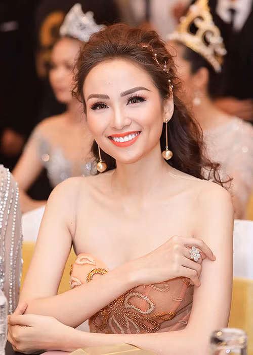 Hình ảnh Diễm Hương khoe vẻ gợi cảm tại một sự kiện đầu năm 2018. Ảnh: FBNV