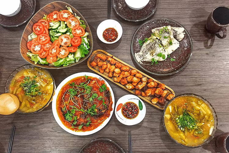 Trước ngày kết hôn, Lan Khuê liên tục khoe khả năng nội trợ.