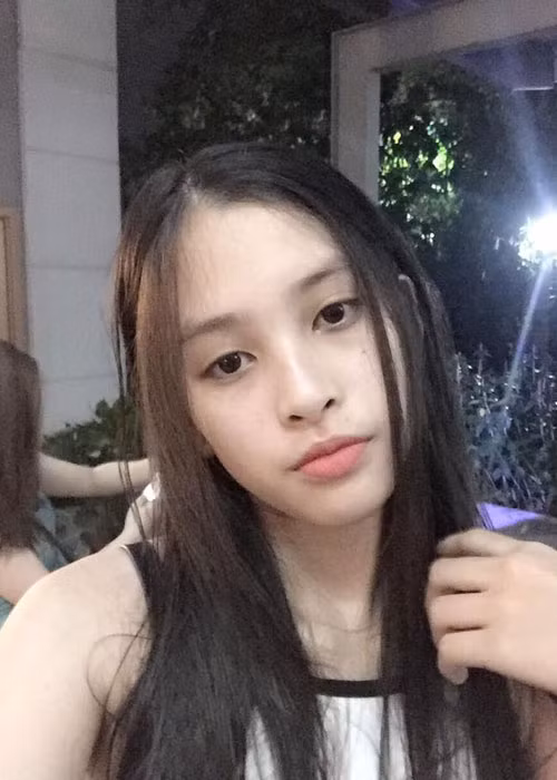 Nhiều người khen ngợi Tiểu Vy ngoài đời xinh đẹp hơn trên sân khấu.