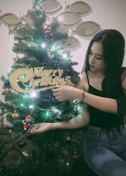 Tân Hoa hậu Việt Nam Trần Tiểu Vy nhận được nhiều lời khen ngợi về nhan sắc rạng rỡ, dịu dàng.