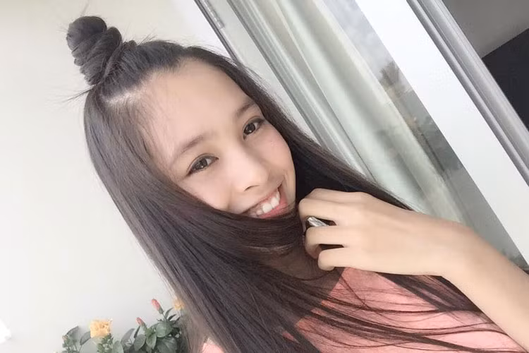 Để mặt mộc, tân Hoa hậu Việt Nam vẫn gây mê bởi vẻ rạng rỡ.