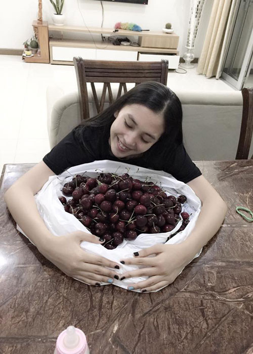 Ngoài vương miện, Tiểu Vy còn lọt top 5 Người đẹp nhân ái tại cuộc thi Hoa hậu Việt Nam 2018.