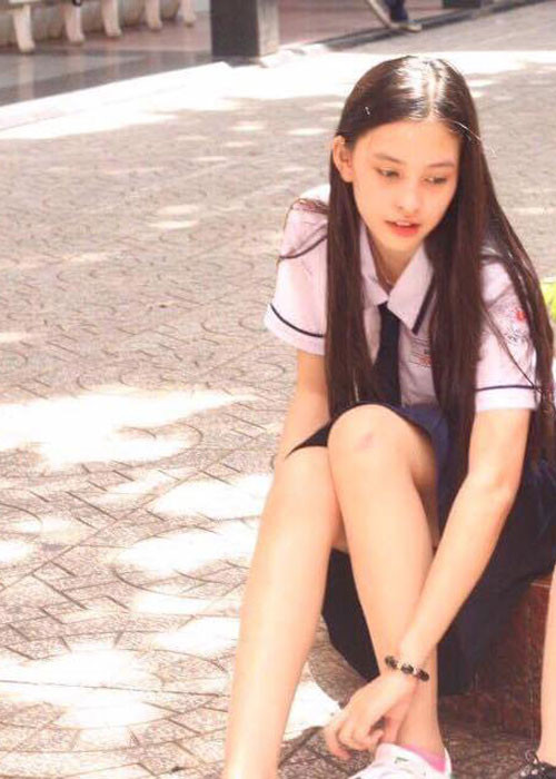  Hoa hậu Việt Nam Trần Tiểu Vy sinh năm 2000, đến từ Quảng Nam.