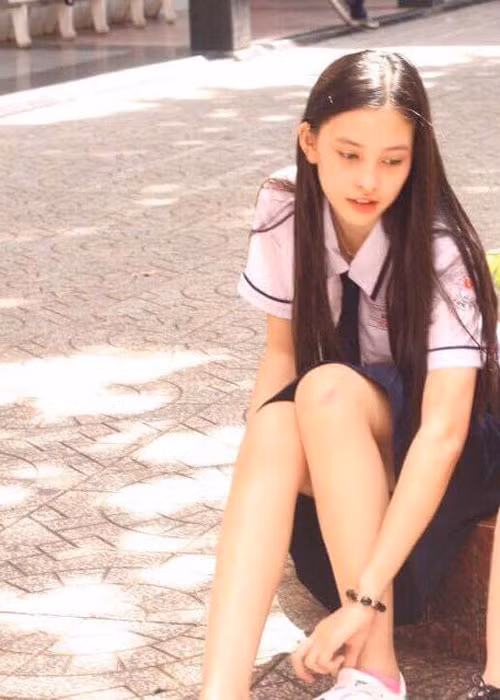  Hoa hậu Việt Nam Trần Tiểu Vy sinh năm 2000, đến từ Quảng Nam.