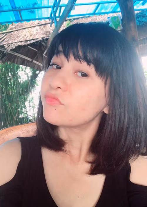 Sau thông tin tình trẻ công khai yêu bạn diễn, Cát Phượng hiện khóa bình luận trên trang cá nhân.