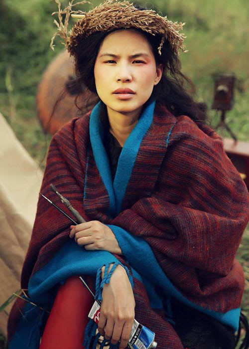 Trung thành với chất liệu gấm, Thủy Nguyễn được ưu ái đặt biệt danh "người đàn bà của gấm". Ảnh: Khampha