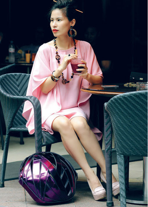 Nổi tiếng trong làng thời trang, Thủy Nguyễn từng chia sẻ trên Khám Phá, với cô, bốn đứa con và người chồng luôn yêu chiều vợ mới là thành công đáng giá nhất. Ảnh: Elle