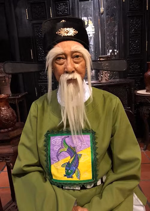 Trong khoảng thời gian được về nhà trước khi quay trở lại bệnh viện để tiếp tục điều trị, nghệ sĩ Lê Bình tranh thủ đi quay.