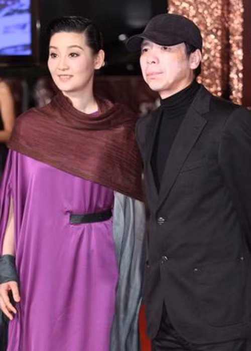 Từ Phàm đóng không ít bộ phim do chồng làm đạo diễn như “Điện thoại di động”, “"Đường Sơn đại địa chấn". Ảnh: Hknews