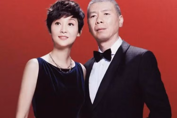 Phùng Tiểu Cương và Từ Phàm không có con chung bởi sau nhiều lần bị sảy thai, Từ Phàm mất hết hy vọng có con. Ảnh: 163