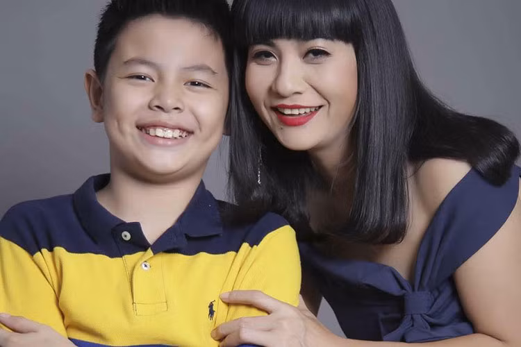 Vui vì thấy con ngày càng trưởng thành nhưng giống như nhiều bà mẹ khác, Cát Phượng cho hay cô cũng sẽ rất buồn vì con trai lớn sẽ không còn trong vòng tay mẹ.