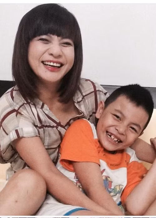 Hậu ly hôn Thái Hòa, Cát Phượng một mình nuôi con cho đến khi gặp và yêu Kiều Minh Tuấn.