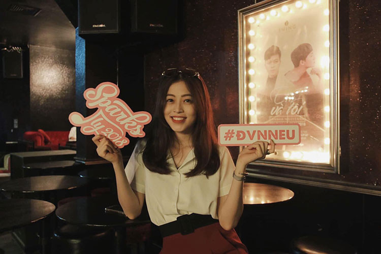 Phương Nga thường xuyên cập nhật hình ảnh trên trang cá nhân.