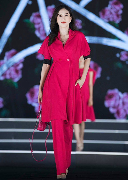 Người đẹp 20 tuổi cũng từng đoạt giải Gương mặt trang bìa của báo Sinh viên Việt Nam 2017.