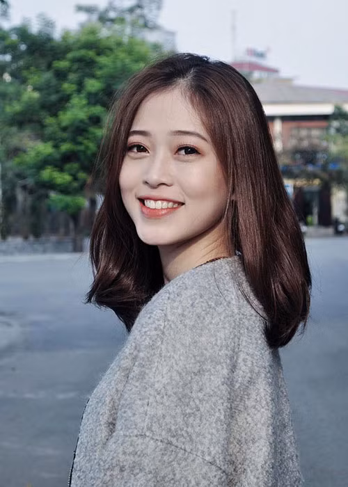 Phương Nga hiện làm công việc người mẫu ảnh.