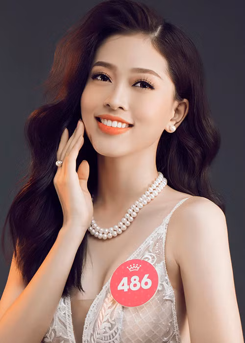 Bản sao của Jennifer Phạm sở hữu chiều cao ấn tượng 1m72 cùng số đo 3 vòng 84-64-92.