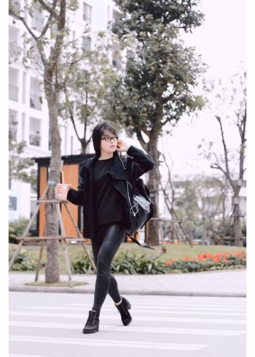 Phương Nga bị cận từ nhỏ nên gắn liền với chiếc kính trong những năm đi học. Ảnh: FBNV