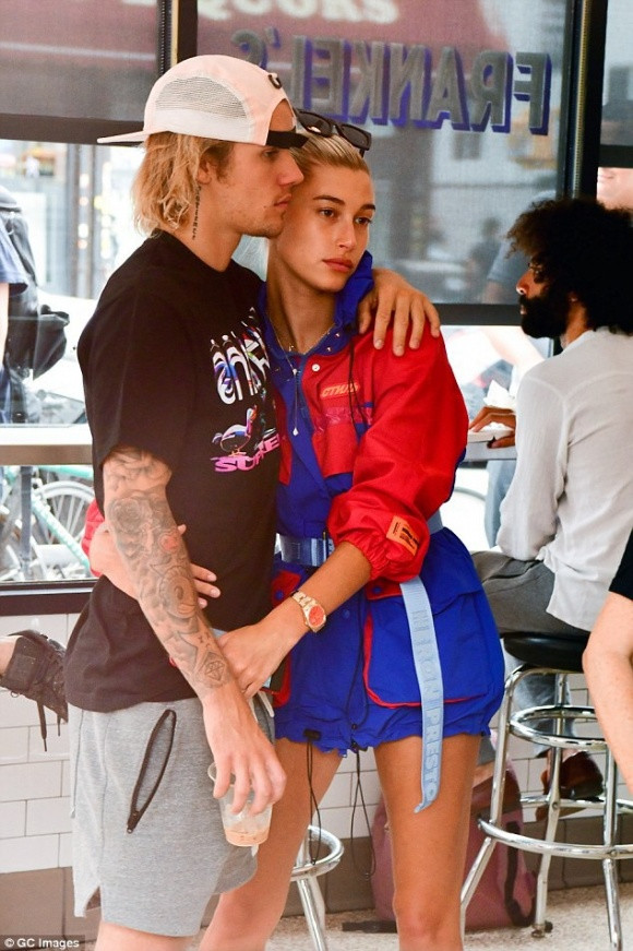Vua di 'trang mat' voi Justin Bieber, Hailey Baldwin da co bau?