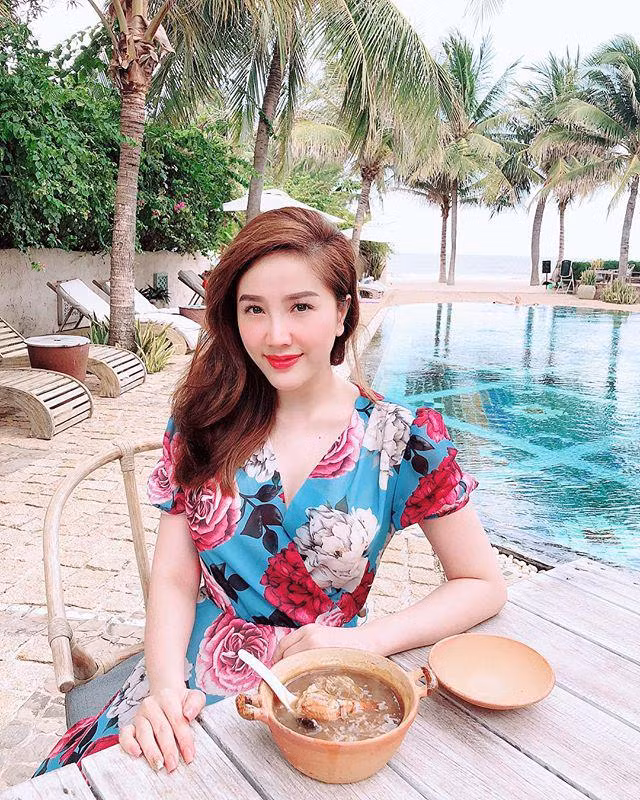 Làn da trắng mịn không tỳ vết cùng độ trẻ trung như gái đôi mươi, Bảo Thy liên tiếp nhận được những lời khen ngợi trong hình tượng mới này.